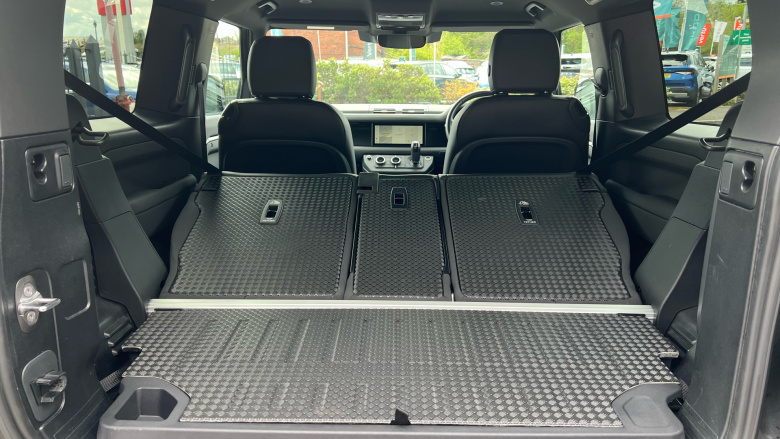 Land Rover Defender 2.0 P300 X-Dynamic SE 90 3dr Auto Petrol Estate